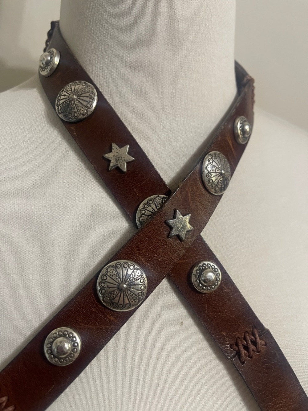 VTG Fossil Brown Leather Belt with Silver Concho and Star Studs - Picture 4 of 6
